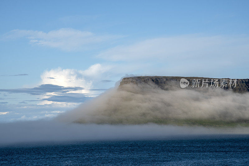 云在Kirkjufell