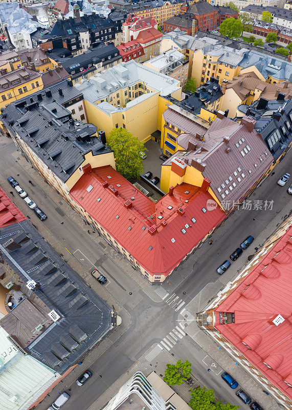 从空中俯瞰斯德哥尔摩的十字路口和公寓楼，Östermalm