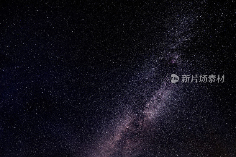 夜空中的银河。