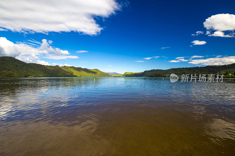 新西兰罗托鲁瓦的塔拉维拉湖风景优美