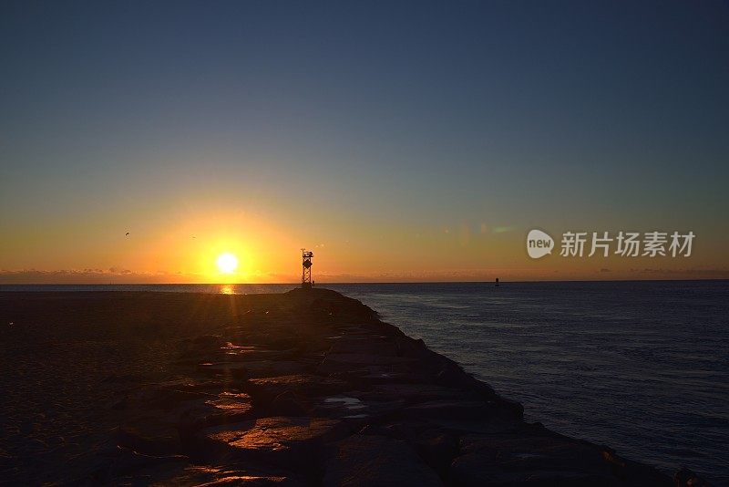 海洋城海滩和日出码头