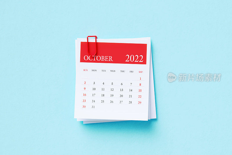 2022年10月日历，蓝色背景，红色回形针