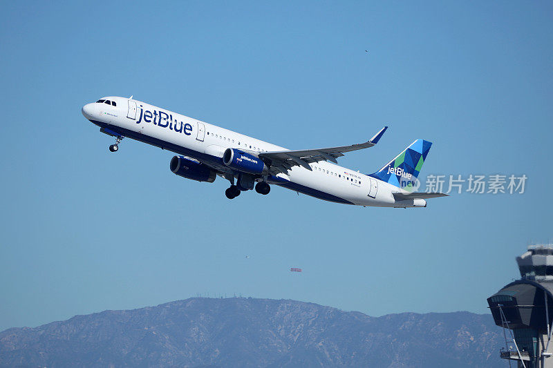 洛杉矶国际机场，jetBlue空客A321飞机起飞