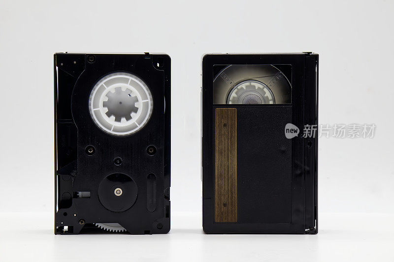古董迷你DV录像带磁带孤立在白色背景。90年代的复古技术