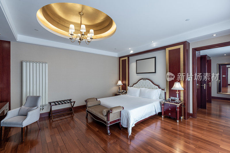 宽敞明亮的亚洲贵族红木家具酒店客房