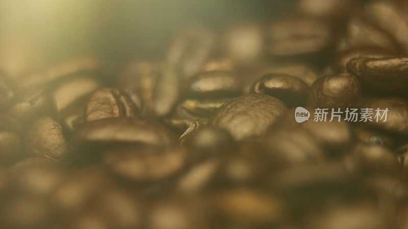 新烘焙咖啡豆的微距镜头