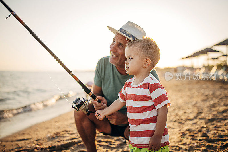 钓鱼卷轴，爷爷教孙子钓鱼