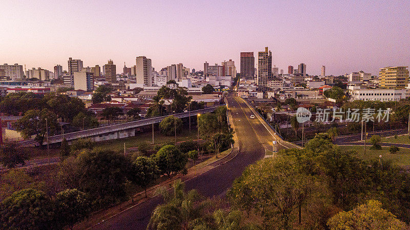 巴鲁市的黎明全景S?o Paulo，巴西