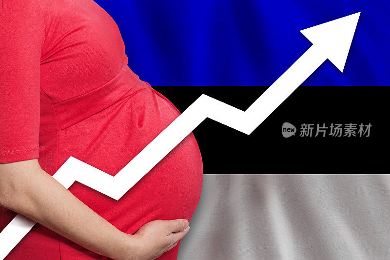 爱沙尼亚背景国旗上的爱沙尼亚孕妇。出生率上升