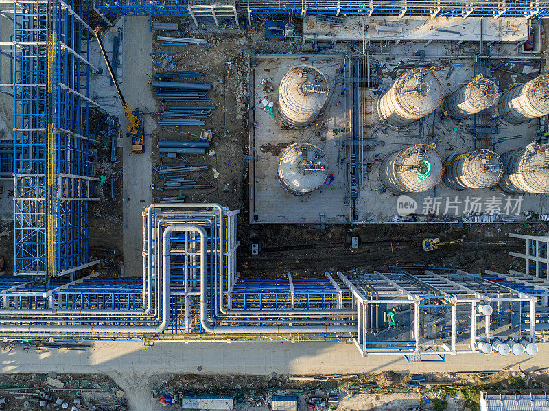 液化天然气工厂储罐的鸟瞰图