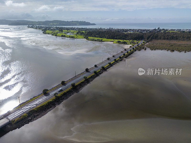 奥马哈海滩海岸线鸟瞰图，奥克兰，新西兰