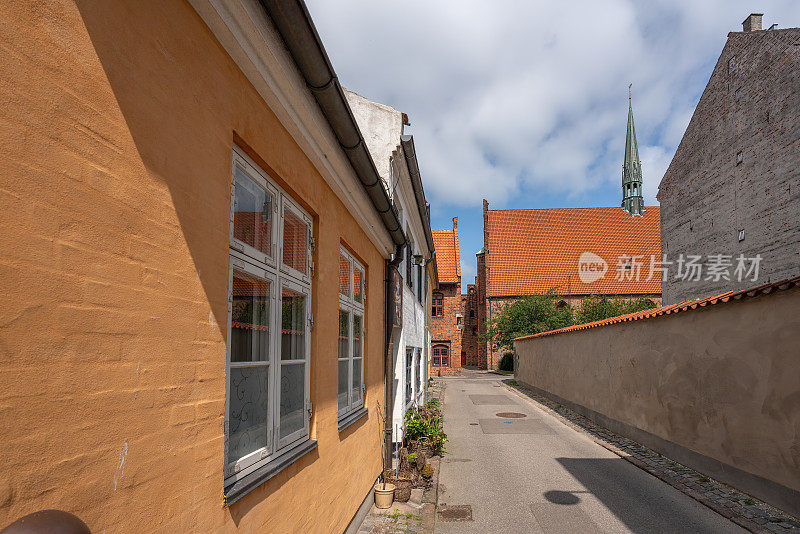 埃尔西诺街与圣玛丽教堂-赫尔辛戈尔，丹麦