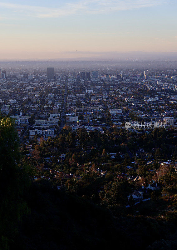 洛杉矶天际线上的黎明