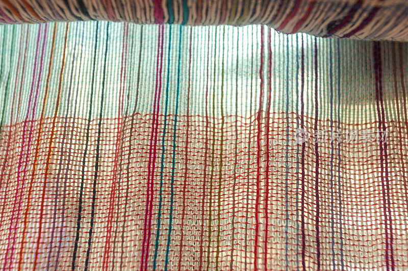 在苏格兰、英格兰、英国邓迪制作传统苏格兰格子呢纺织纱线