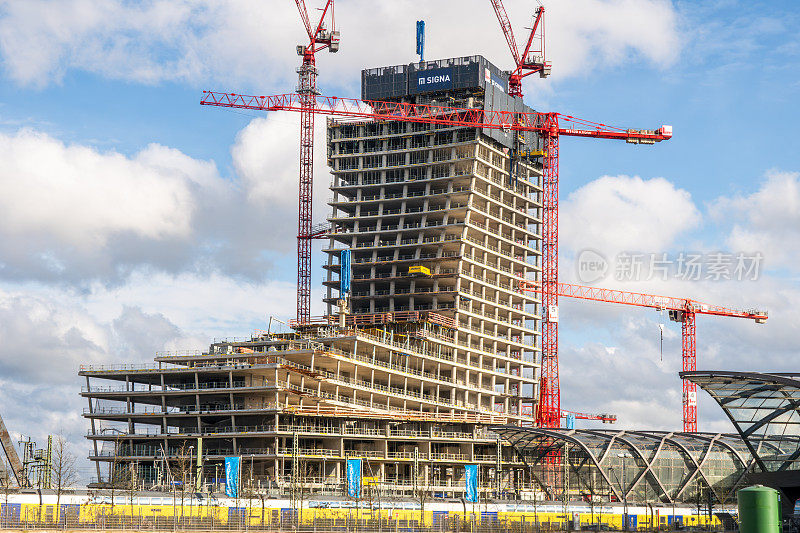 易布塔-汉堡港区的建筑工地在美丽的傍晚阳光下