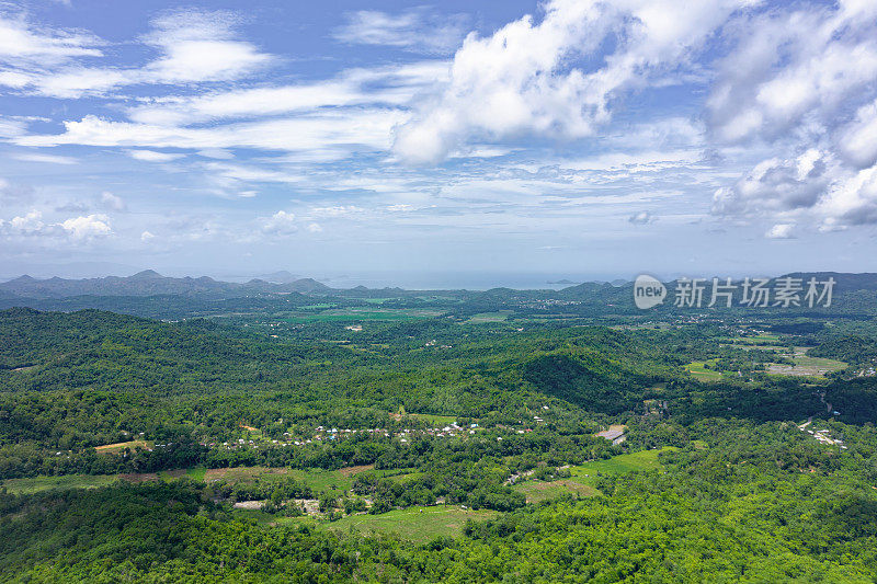 中部弗洛雷斯岛印度尼西亚青山乡村景观鸟瞰图