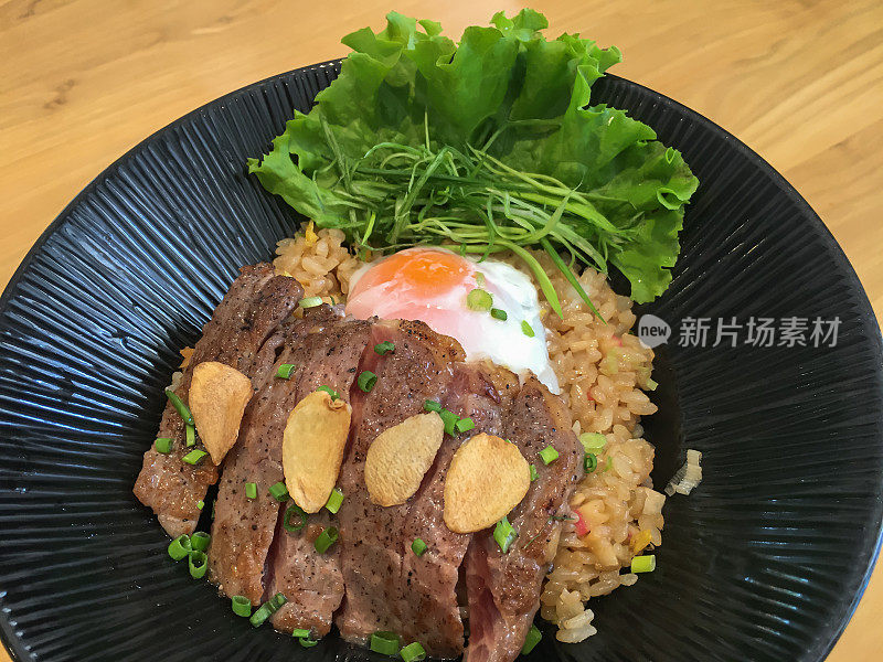 日式牛肉饭，鸡蛋炖肉汤