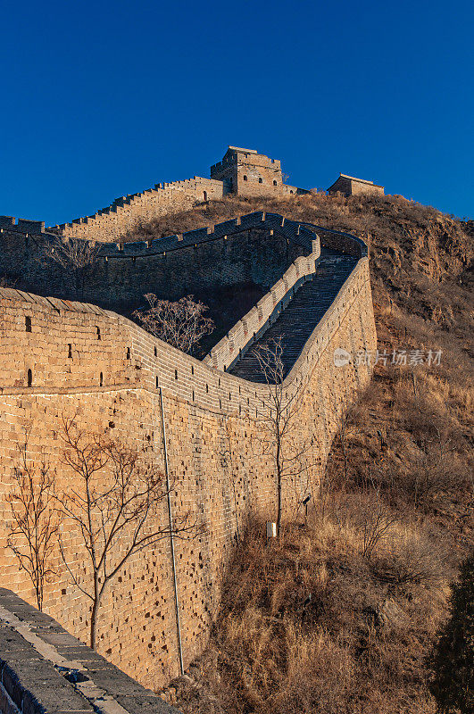 中国的金山岭长城，金山岭长城，建于明朝1368年至1389年，由戚继光将军于1567年至1570年重建。建在金山之上。