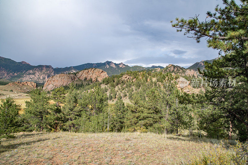 雄伟的岩层在科罗拉多州中部在美国西部的北美