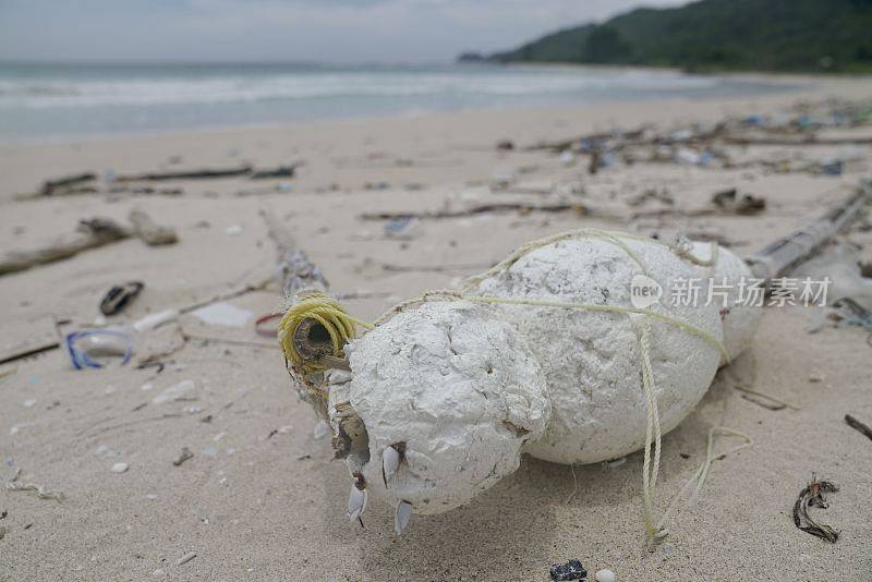 海滩上的垃圾