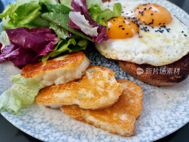 早餐配羊乳酪吐司面包