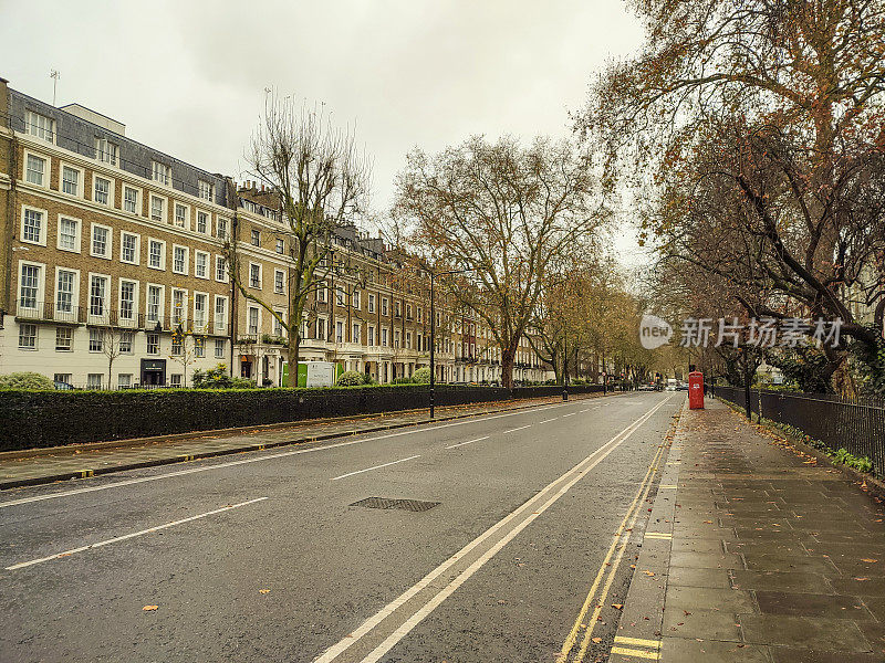 英国伦敦肯辛顿切尔西的传统砖砌公寓