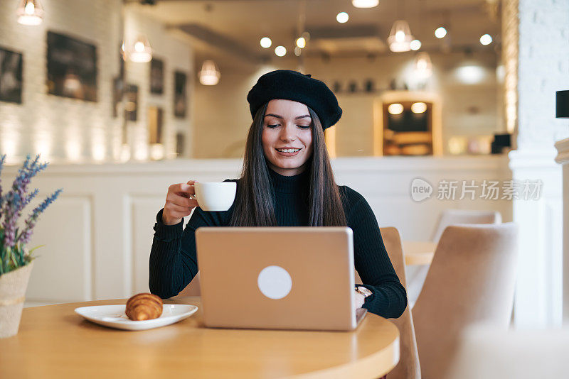 面包店里的年轻女子