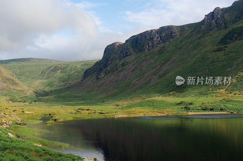 克里县的湖景