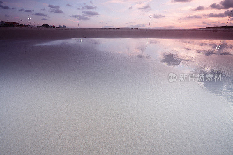 海滩日落时