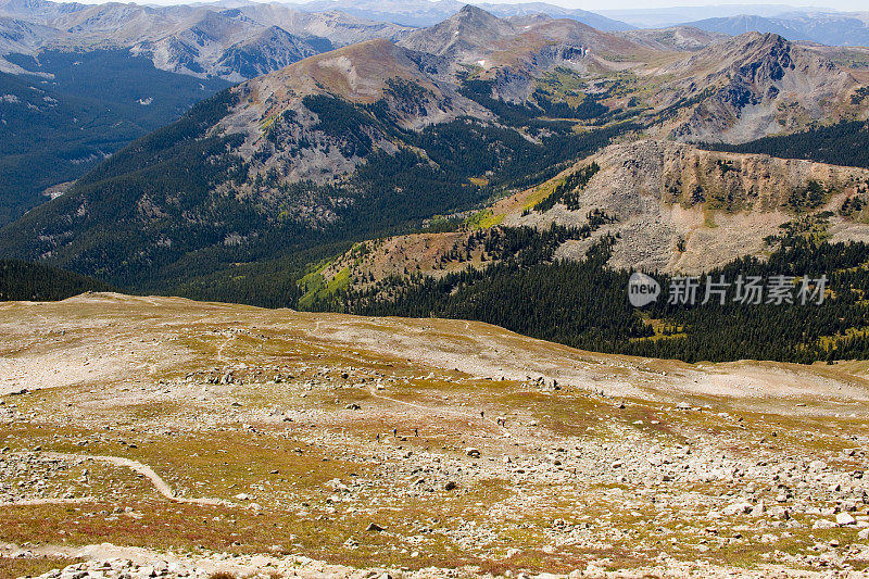 苔原和高山风景在科罗拉多耶鲁山