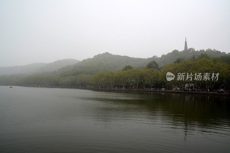 西湖和宝塔，中国杭州
