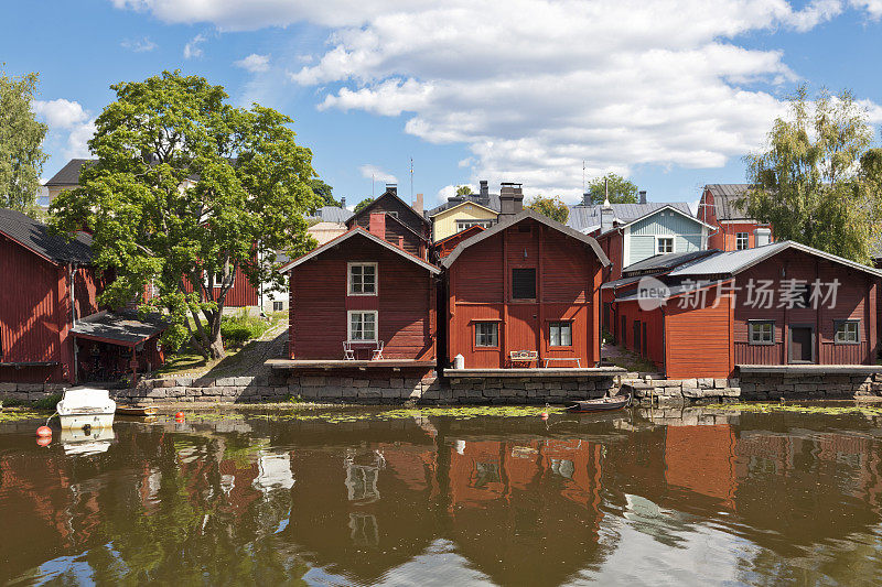 芬兰Porvoo老城的木制储存建筑