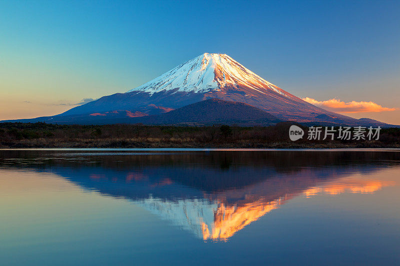 世界遗产富士山和正二湖