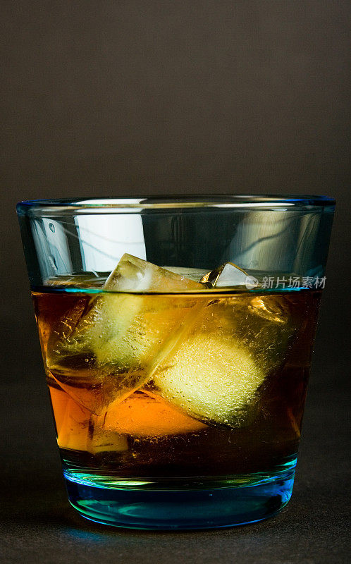 威士忌加冰
