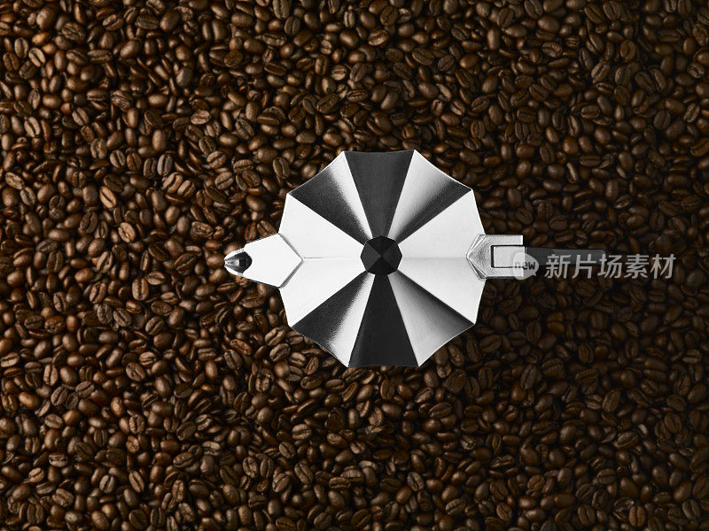 咖啡豆和咖啡机