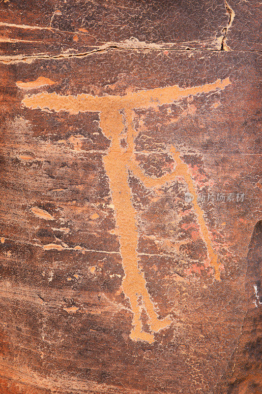 古代岩石艺术棍棒人物蚀刻