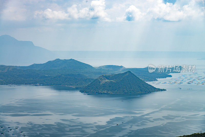 菲律宾塔阿尔火山岛