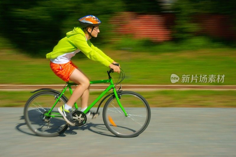 骑自行车，青少年骑自行车