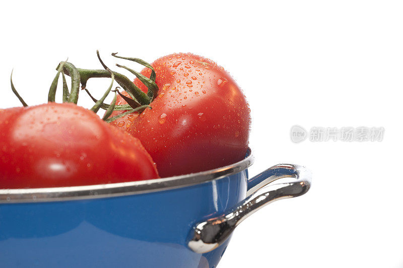 滤锅里的大红色西红柿