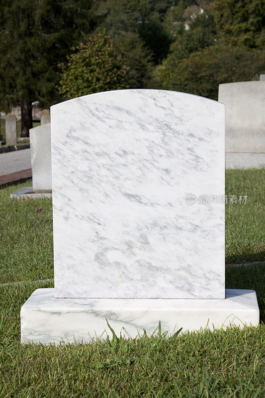 空白的墓碑