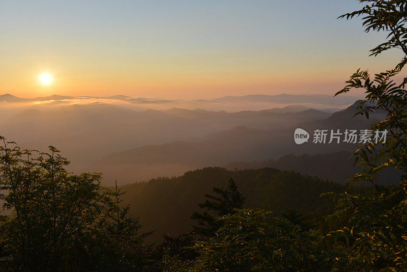 从勒孔特山，烟雾山清晨的日出