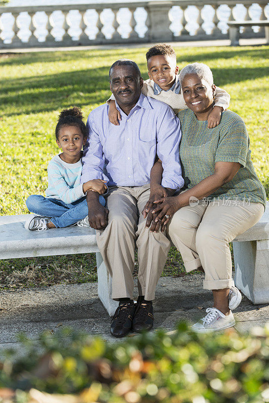 有孙辈的非裔美国人祖父母