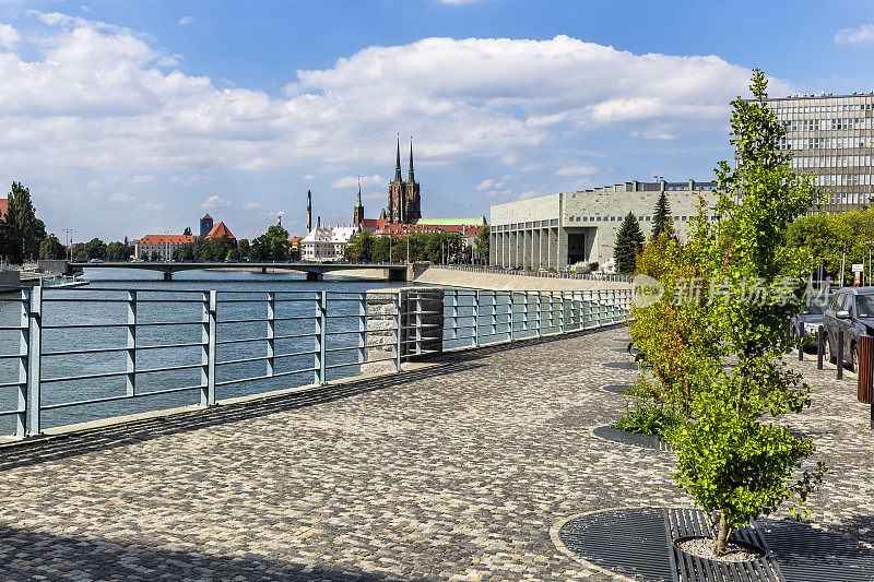 波兰弗罗茨瓦夫奥得河上的现代化码头