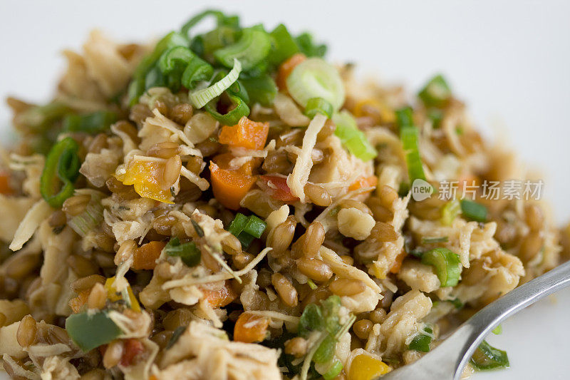 小麦浆果鸡肉饭