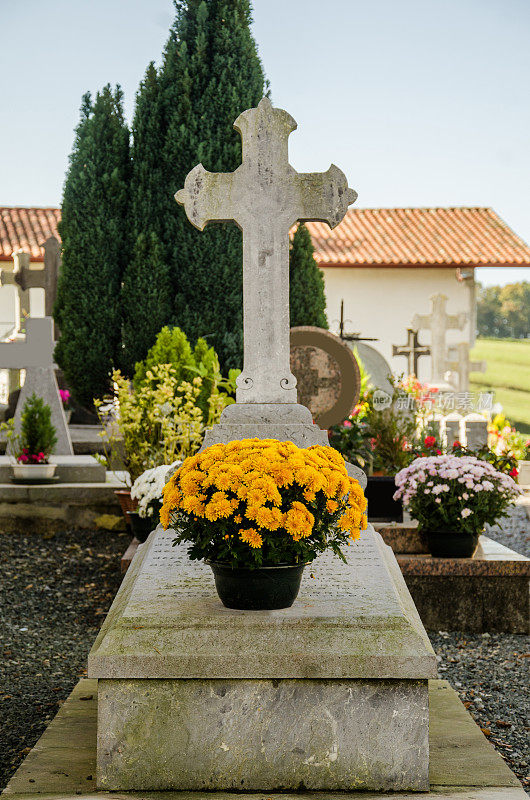 坟墓用鲜花