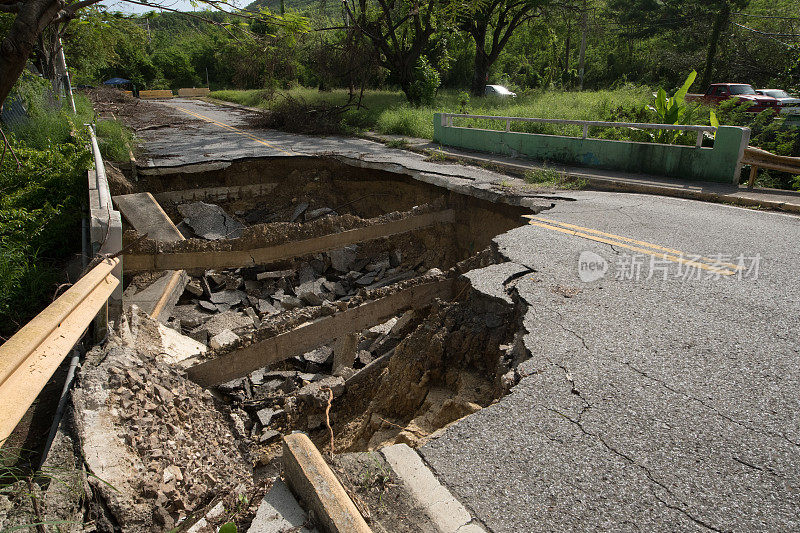 波多黎各卡瓜斯的波多黎各公路被冲蚀