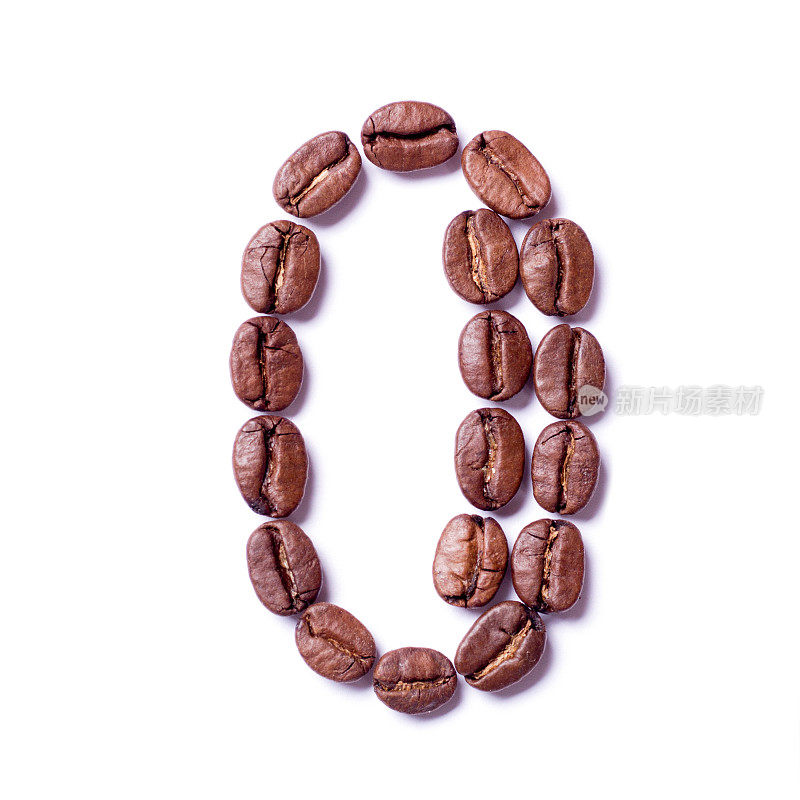 数字0零0由咖啡豆在孤立的白色背景上制成