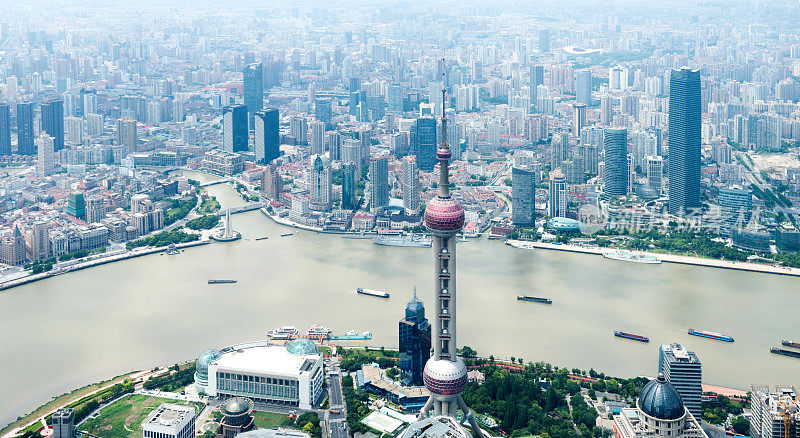 上海摩天大楼和黄浦江鸟瞰图