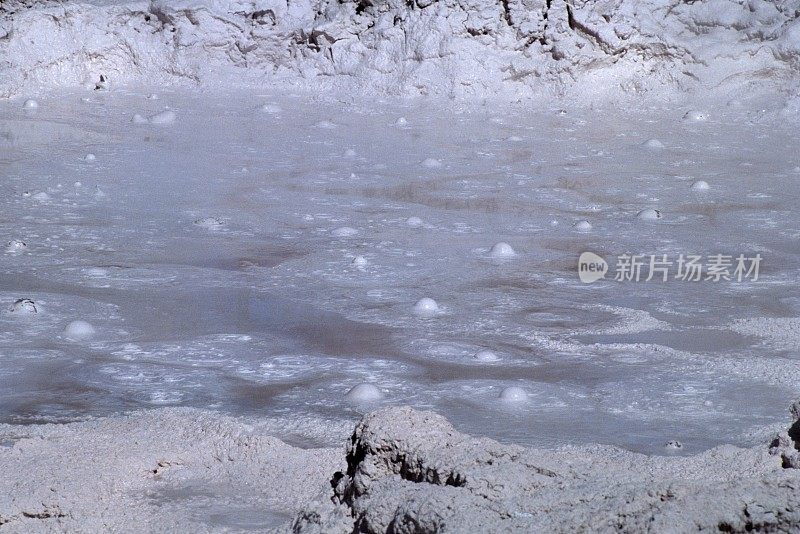 沸腾的泥浆