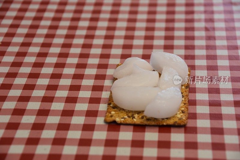 减肥食品概念，饼干上的冰块